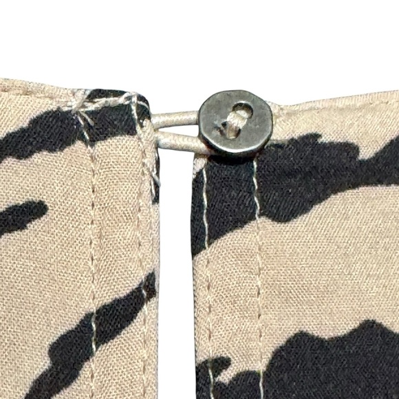 ABERCROMBIE & FITCH Animal Print Knot Front V-Neck Short Flare Sleeve Romper - Picture 8 of 10